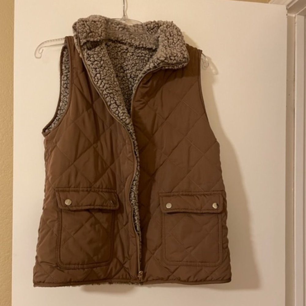 Warm & cozy tan quilted reversible vest with shearling on other side, Large
